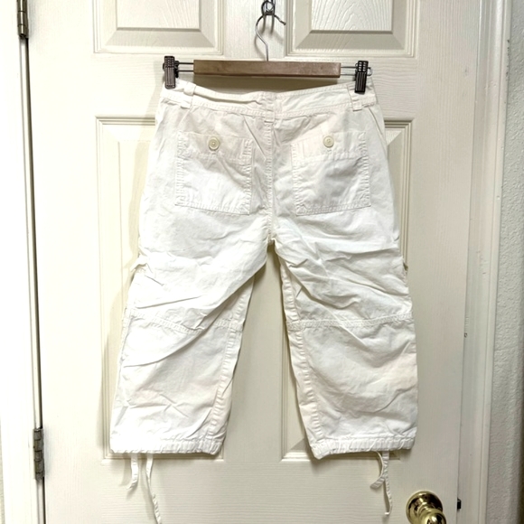 LOFT Off White Capris - Picture 1 of 3
